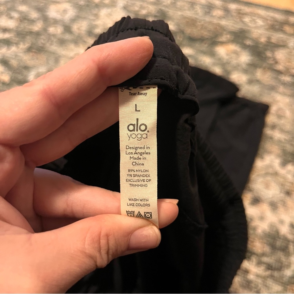 Alo Yoga High-Waist City Wise Cargo Pant - Picture 4 of 9